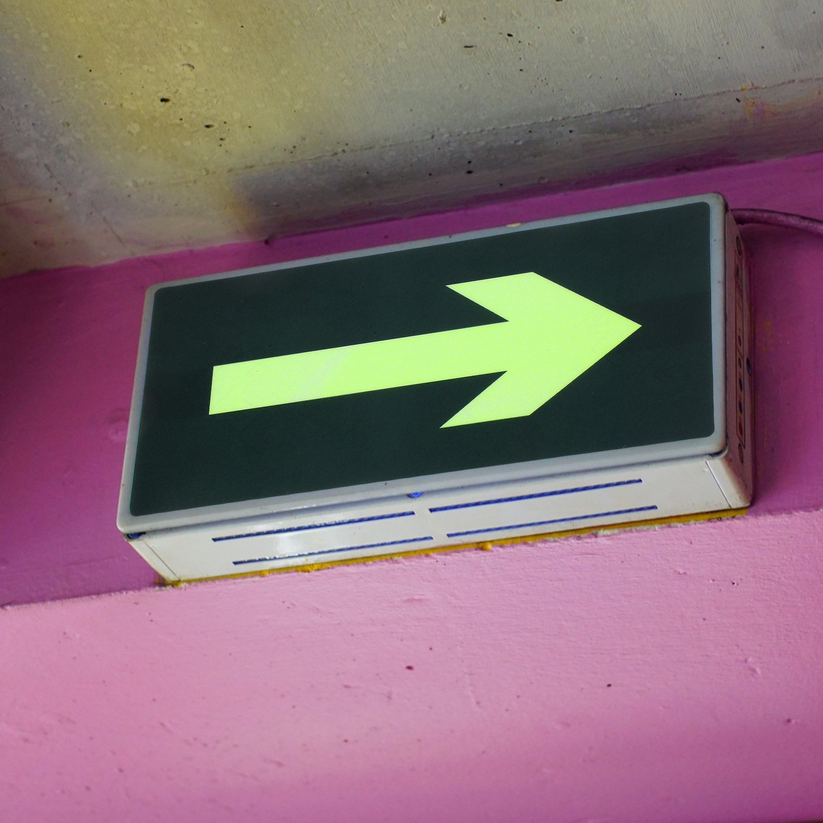 8Pcs Fire Evacuation Arrow Sti - Emergency Exit Sign reseña y precio